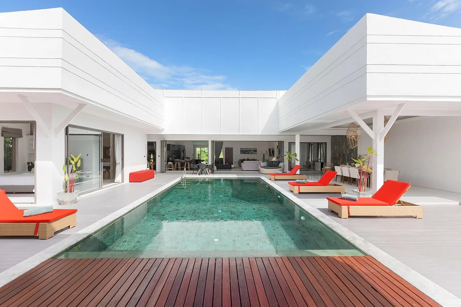 Spacious 7 bedroom villa with 2 pools and sea view in a prime location-VIL0105 — view 1