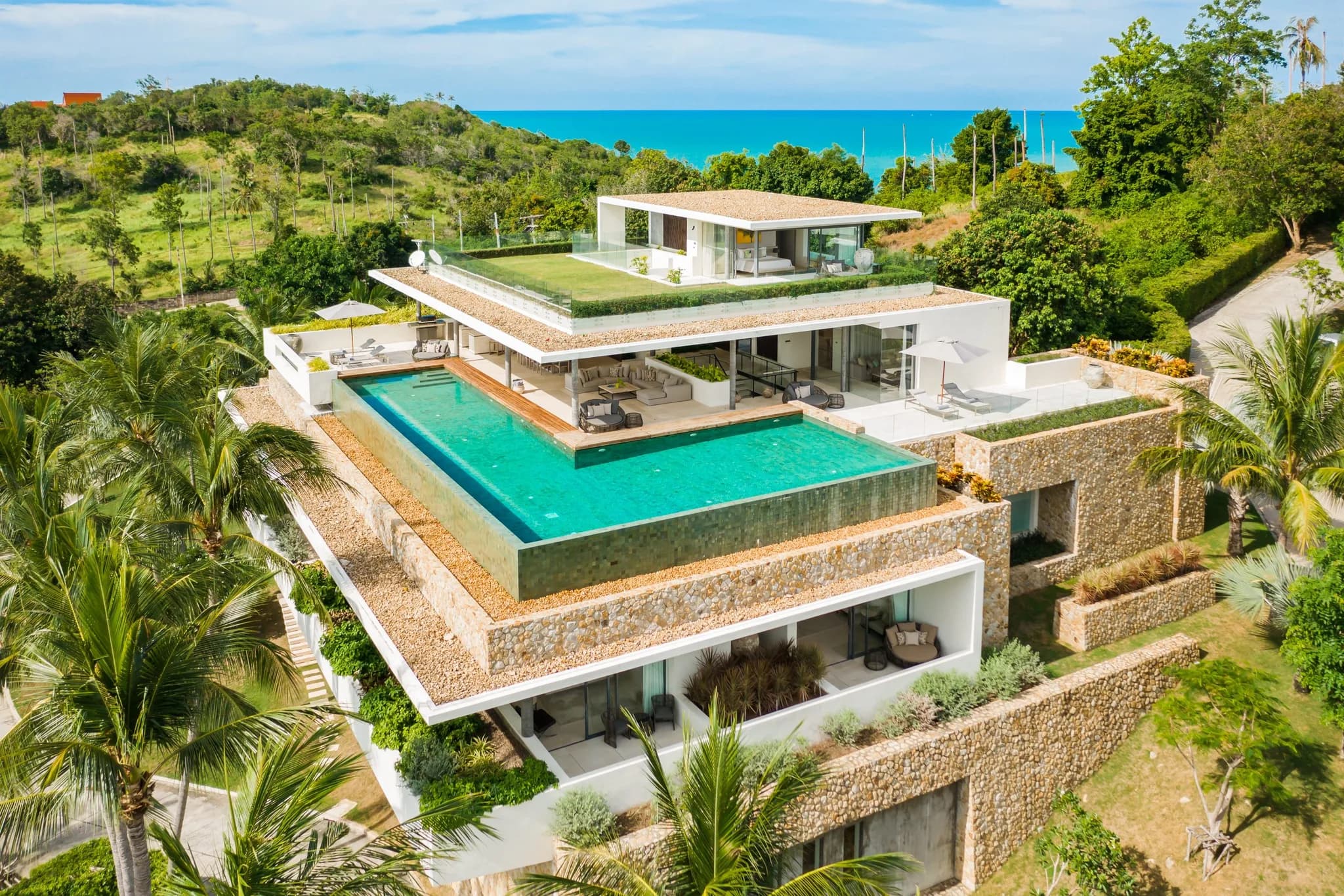 Enormous designer’s signature 6 bedroom villa in a luxury estate in Choeng Mon – VIL0290 — view 1