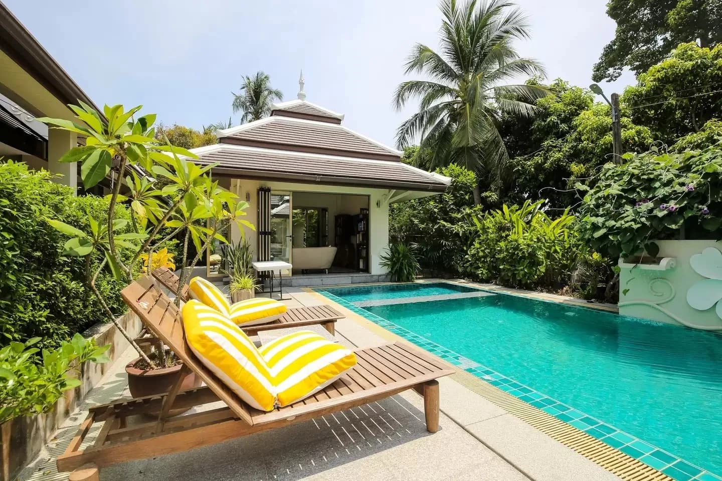 Balinese style 4/5 bedroom villa with a private pool only 100 meters from the beach – VIL0612