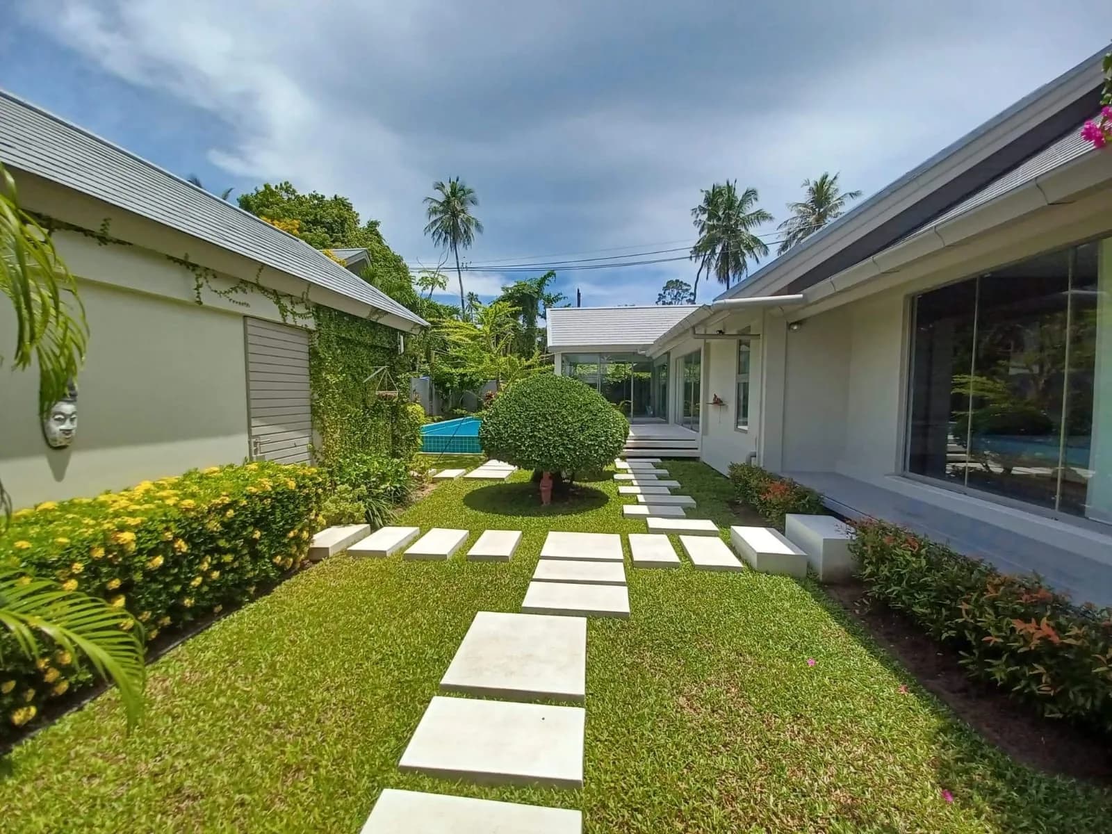 Cozy 3 bedroom private pool villa in a secured residence in Bophut-VIL0035 — view 1