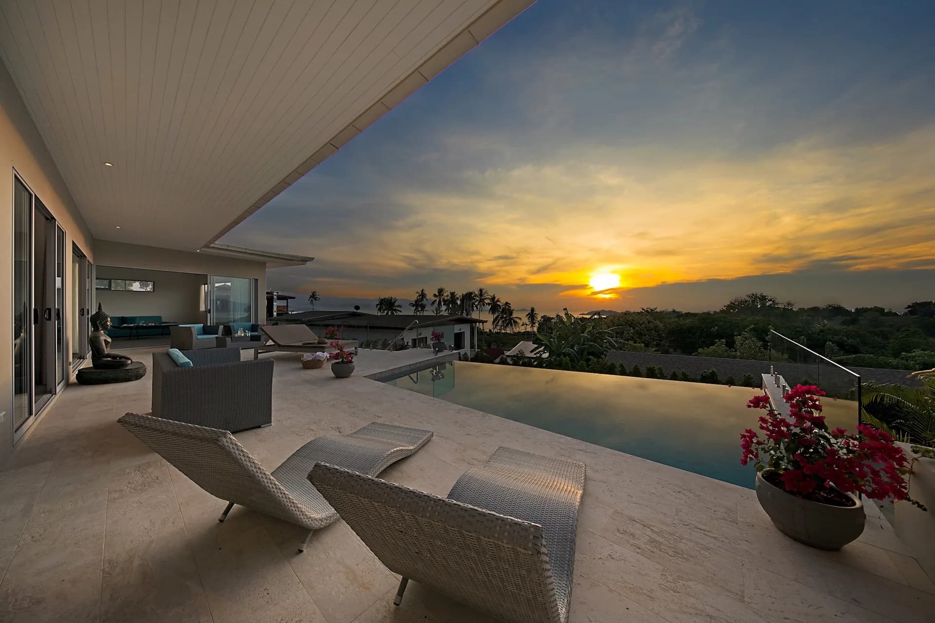 Sea view villa with 4 bedrooms and an infinity pool within walking to distance to Samrong Beach – VIL0213 — view 1