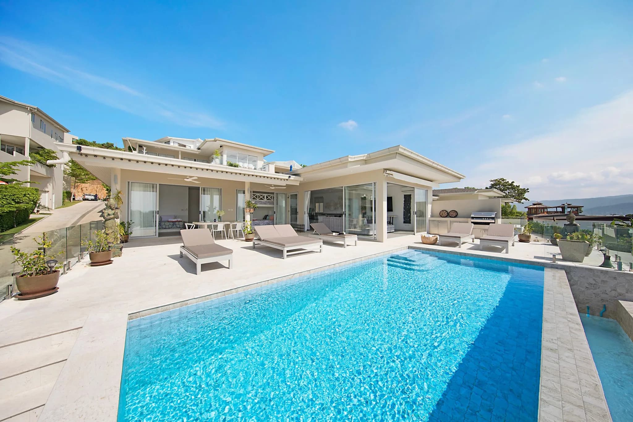 Beachside villa with 3 bedrooms and an infinity pool in Plai Laem – VIL0218 — view 1
