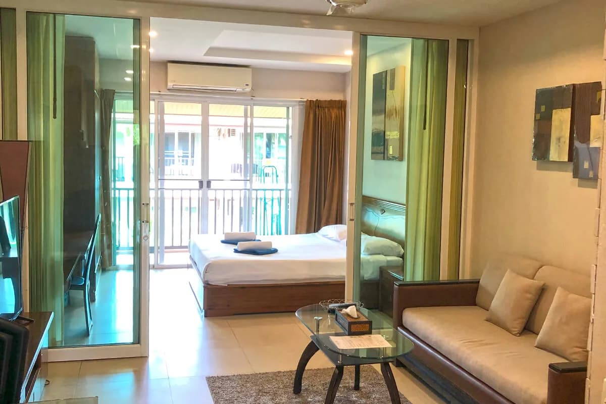 Centrally located deluxe 1 bedroom suite with a shared pool – VIL0289