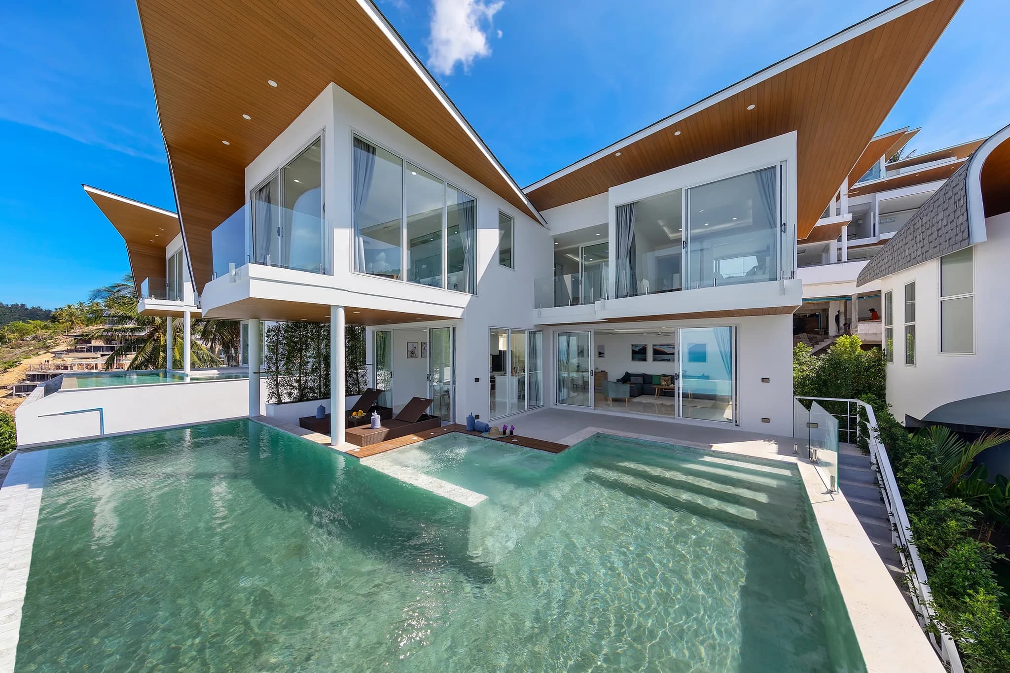 Splendor 3 bedroom villa with sea views with high ROI in Chaweng Noi – VIL0313 — view 1