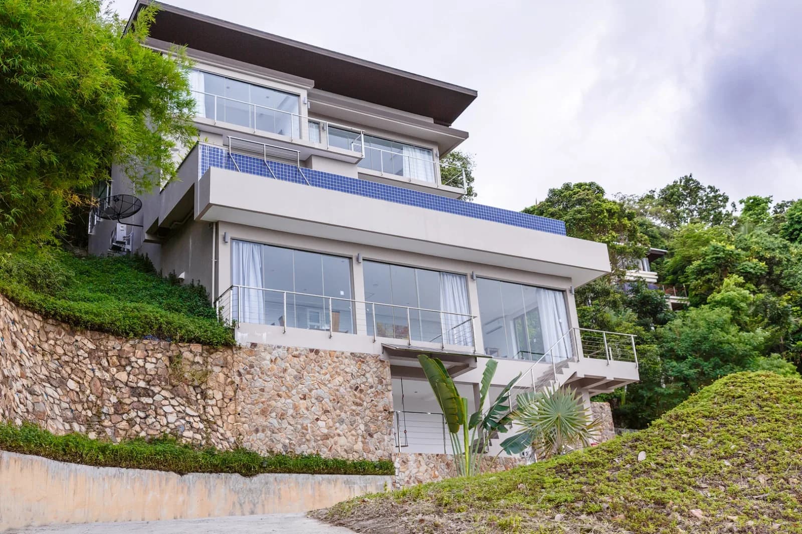 4 bedroom sea view villa with an option of large plot purchase – VIL0367 — view 1
