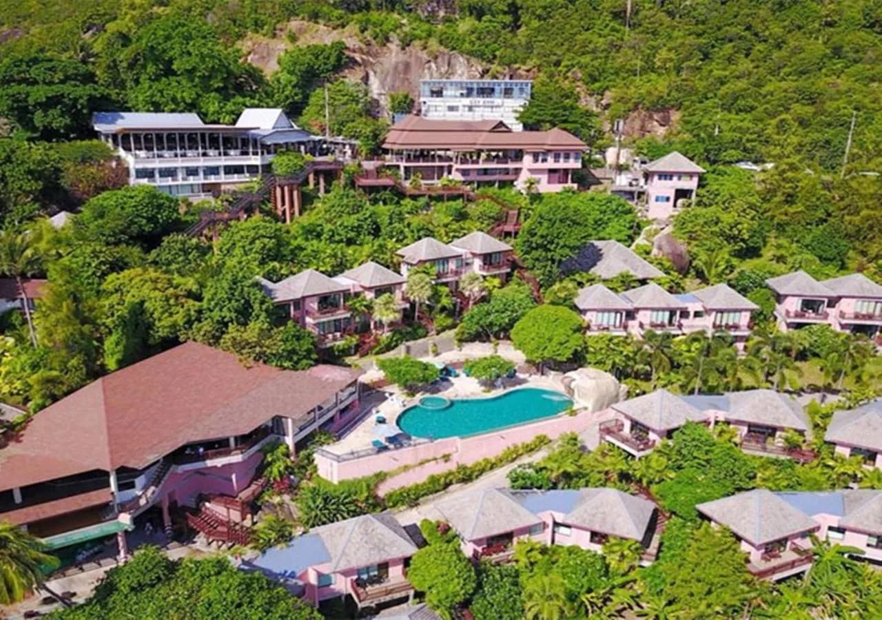 Beachfront resort in a prime location – VIL0415