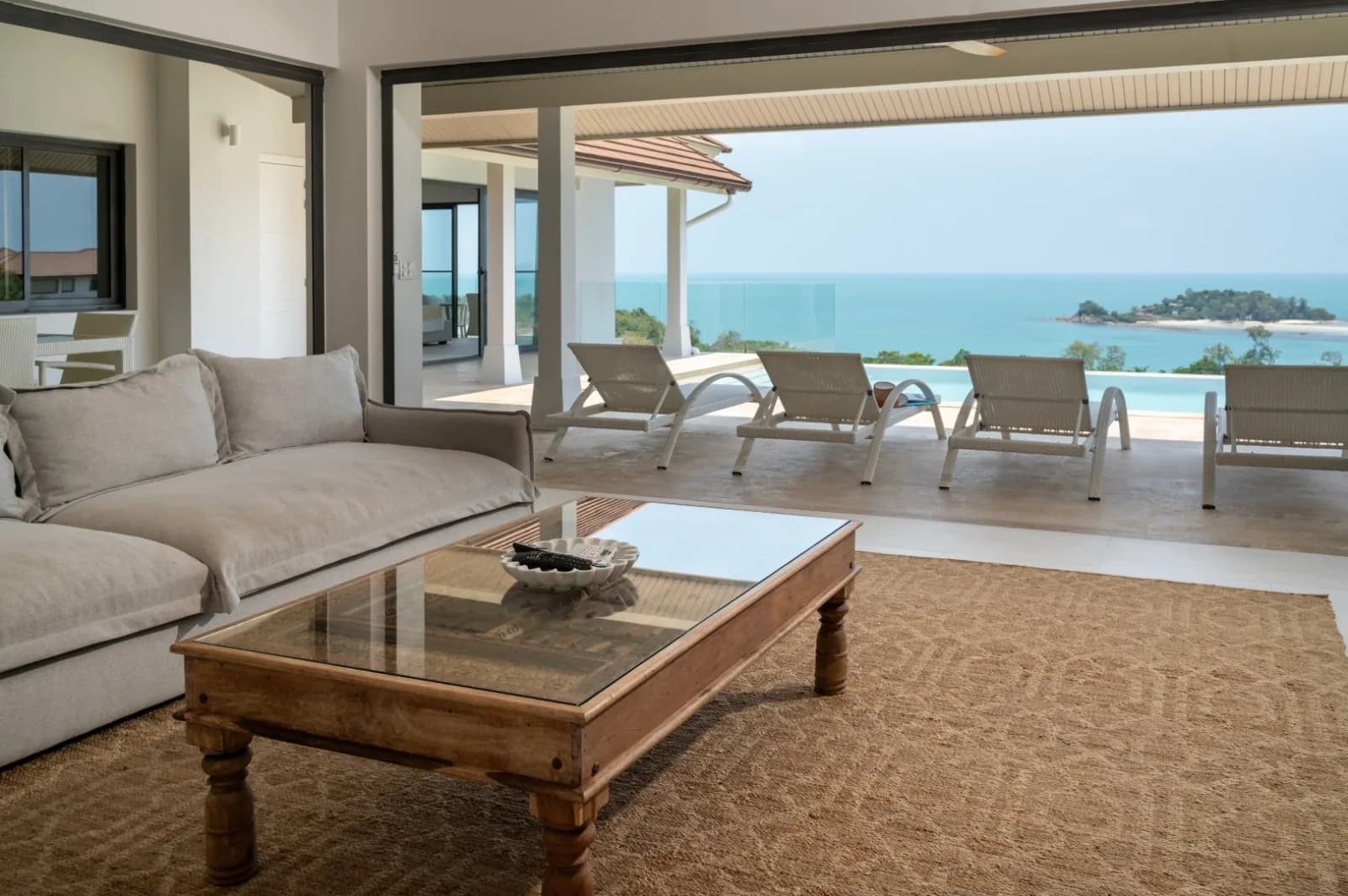 Magnificent 4 bedroom villa in a gated residence walking distance to Choeng Mon beach – VIL0481 — thumbnail 2