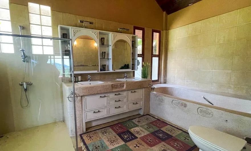 GREAT DEAL! Spacious 4 bedroom sea view villa with a private pool in Chaweng — thumbnail 6