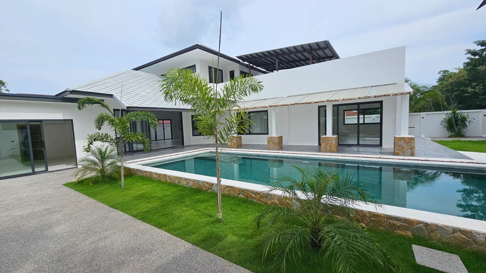 4 Bedroom villa with a private pool on a large plot in the center of Samui – VIL0662