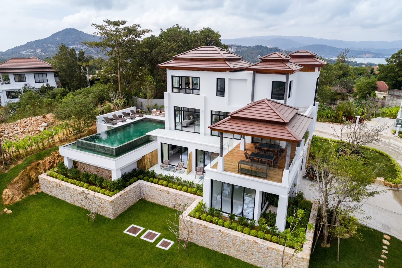 Spacious 3 bedroom villa with beautiful sea views and a large plot in Choeng Mon – VIL0618
